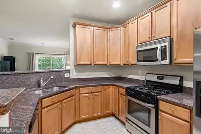 9712 Handerson Place #UNIT 203, Manassas Park, VA 20111 - Photo 11