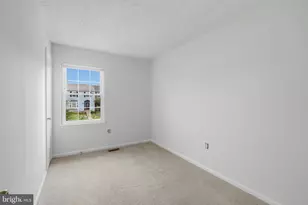 8635 Reinecke Ct, Manassas Park, VA 20111 - Photo 19