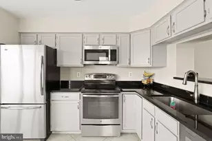 9219 Kristy Dr, Manassas Park, VA 20111 - Photo 23