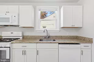 912 Forest View Dr, Richmond, VA 23225 - Photo 13