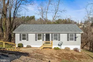 328 Monument Dr, Staunton, VA 24401 - Photo 1