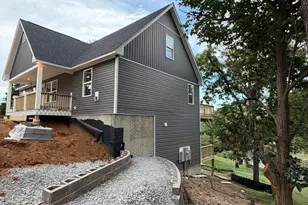 715 Hillcrest Dr, Staunton, VA 24401 - Photo 3