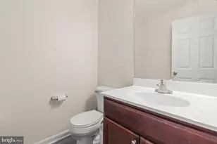 447 E Queen St, Strasburg, VA 22657 - Photo 9