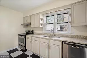 373 Walton St, Strasburg, VA 22657 - Photo 9