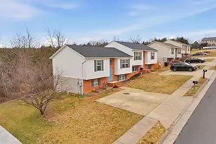 549 Stonewall St, Strasburg, VA 22657 - Photo 3