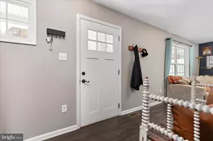 318 Newman St, Strasburg, VA 22657 - Photo 3