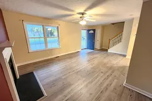 407 Stonewall St, Strasburg, VA 22657 - Photo 5