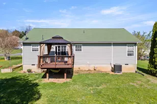 218 Baer Oak Dr, Maurertown, VA 22644 - Photo 5