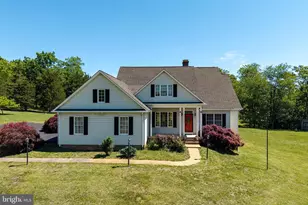 128 Fairview Cir, Woodstock, VA 22664 - Photo 1