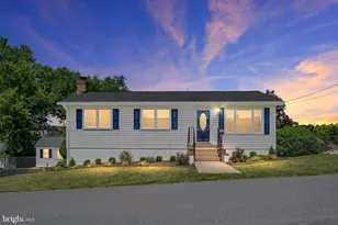 337 Lee St, Strasburg, VA 22657 - Photo 1