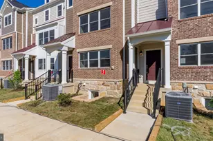 961 Woodstock Commons Dr, Woodstock, VA 22664 - Photo 3