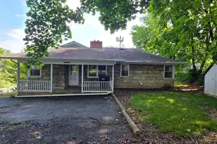 104 E South St, Woodstock, VA 22664 - Photo 3