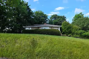 104 E South St, Woodstock, VA 22664 - Photo 1