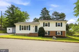 218 Locust Dr, Strasburg, VA 22657 - Photo 1