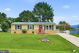 5834 Broad St, Mount Jackson, VA 22842 - Photo 1