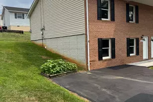 621 Thompson St, Strasburg, VA 22657 - Photo 3