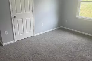 621 Thompson St, Strasburg, VA 22657 - Photo 13