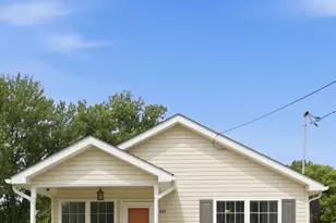 227 Stonewall St, Strasburg, VA 22657 - Photo 1