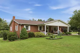410 Saumsville Rd, Maurertown, VA 22644 - Photo 3