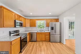 395 Stonewall St, Strasburg, VA 22657 - Photo 1