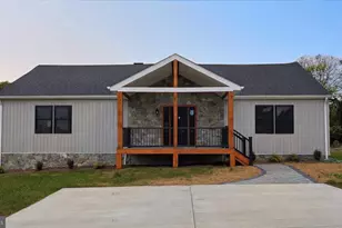 329 Crim Dr, Strasburg, VA 22657 - Photo 1