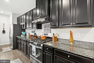 9323 Wood Creek Cir, Fredericksburg, VA 22407 - Photo 7