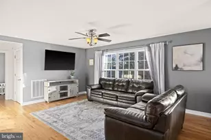 1211 Dewberry Dr, Fredericksburg, VA 22407 - Photo 9