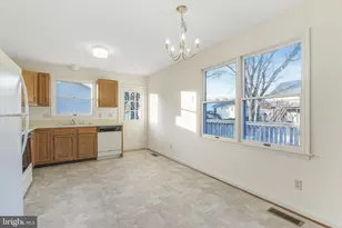 806 Shamrock Dr, Fredericksburg, VA 22407 - Photo 11