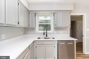 5408 Lee White Ln, Fredericksburg, VA 22407 - Photo 9