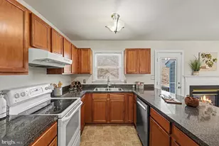 10704 Eden Brook Dr, Spotsylvania, VA 22553 - Photo 7