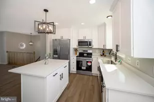 8006 Blossom Wood Ct, Fredericksburg, VA 22407 - Photo 3