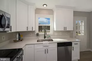 8006 Blossom Wood Ct, Fredericksburg, VA 22407 - Photo 7