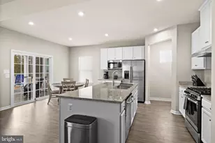 9122 Wood Creek Cir, Fredericksburg, VA 22407 - Photo 13