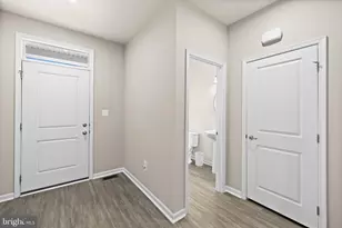 9122 Wood Creek Cir, Fredericksburg, VA 22407 - Photo 5