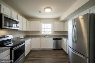 208 Bend Farm Rd, Fredericksburg, VA 22408 - Photo 3