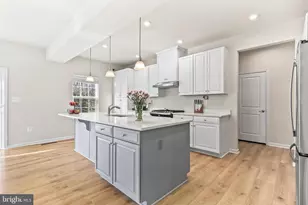 5010 Birch Leaf Cir, Fredericksburg, VA 22407 - Photo 9