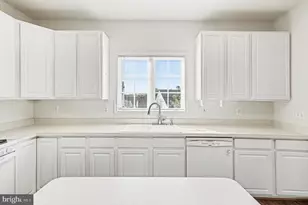 6902 Castleton Dr, Fredericksburg, VA 22407 - Photo 15