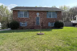 706 Shamrock Dr, Fredericksburg, VA 22407 - Photo 1