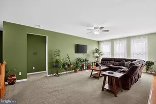 1709 Hudgins Farm Cir, Fredericksburg, VA 22408 - Photo 15
