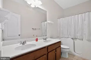 1709 Hudgins Farm Cir, Fredericksburg, VA 22408 - Photo 9