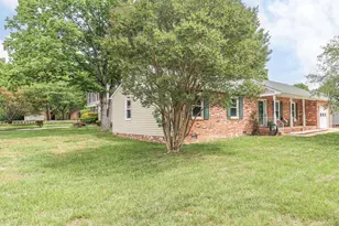 619 Shamrock Dr, Fredericksburg, VA 22407 - Photo 5