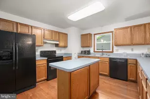 619 Shamrock Dr, Fredericksburg, VA 22407 - Photo 13