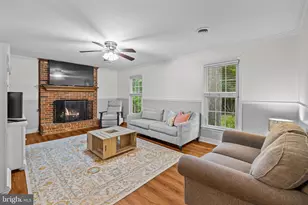 204 Bowen Dr, Fredericksburg, VA 22407 - Photo 5
