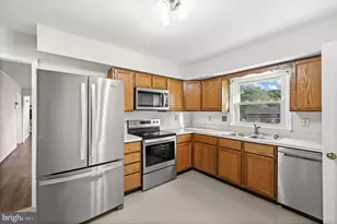 308 Butternut Dr, Fredericksburg, VA 22408 - Photo 5