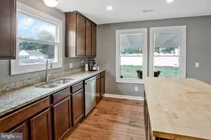 408 S Brooks Dr, Fredericksburg, VA 22408 - Photo 3