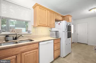 6317 Plantation Forest Dr, Spotsylvania, VA 22553 - Photo 5
