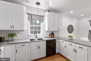 11921 Legacy Woods Dr, Fredericksburg, VA 22407 - Photo 7