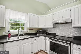 11700 Woodland View Dr, Fredericksburg, VA 22407 - Photo 13