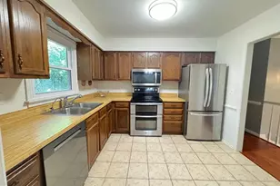10608 Holleybrooke Dr, Spotsylvania, VA 22553 - Photo 3