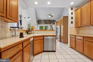 6919 Governors Grant Ln, Fredericksburg, VA 22407 - Photo 23